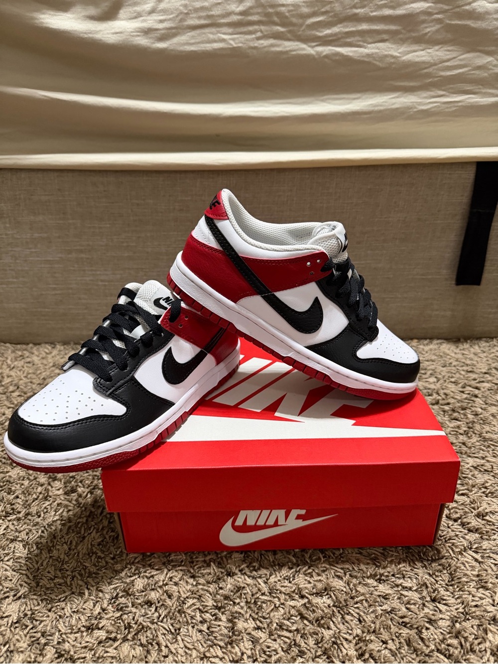 Nike Dunk Low-White / Black / Red